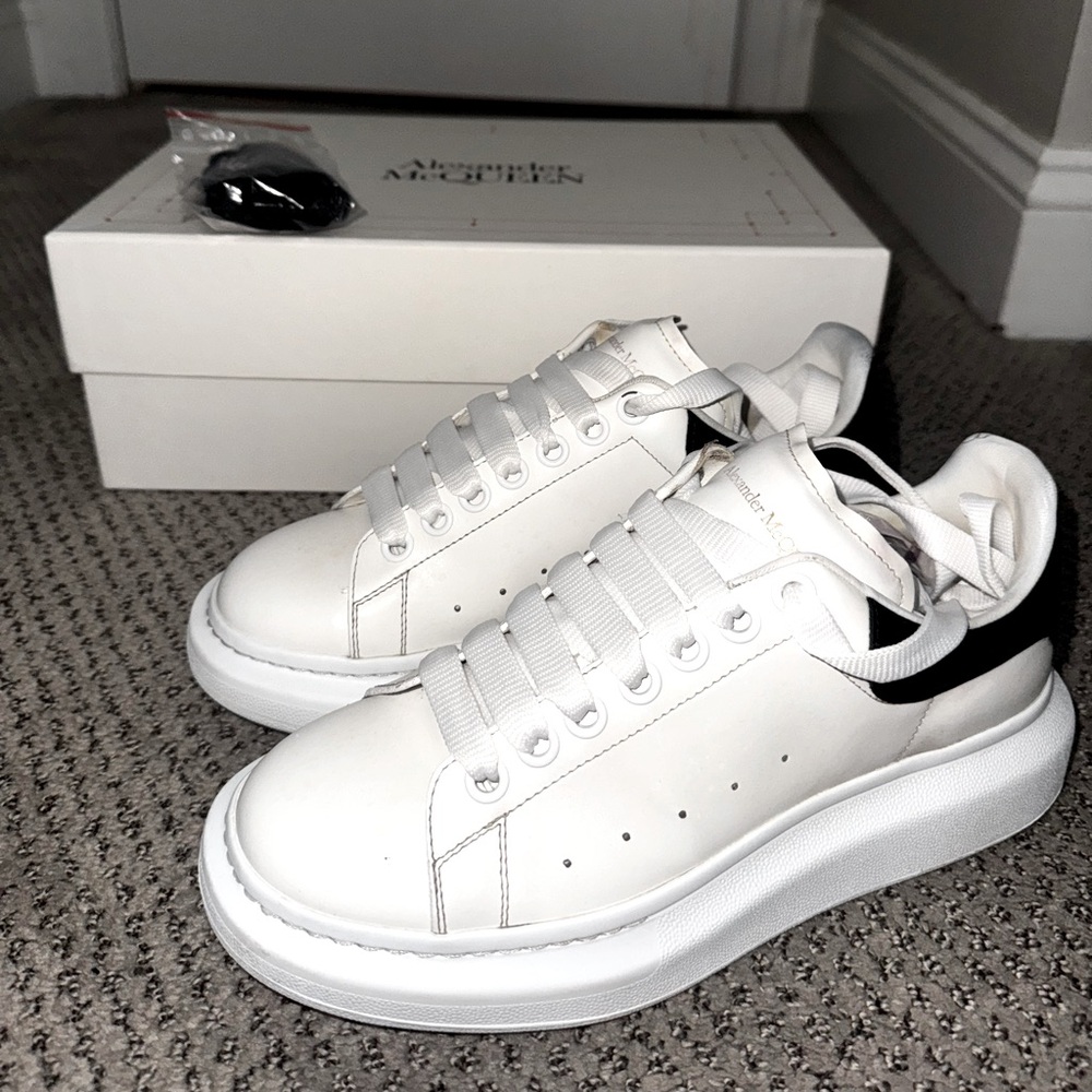 👟 Alexander McQueen Oversized Sneakers — Men’s 6.5 / Women’s 8 / EU 39